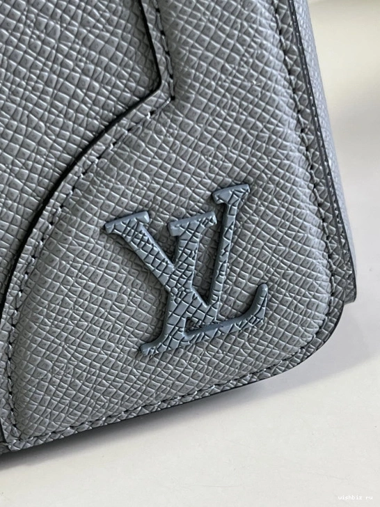 WIS VUITTON FLAP LOUIS MESSENGER NEW 0810